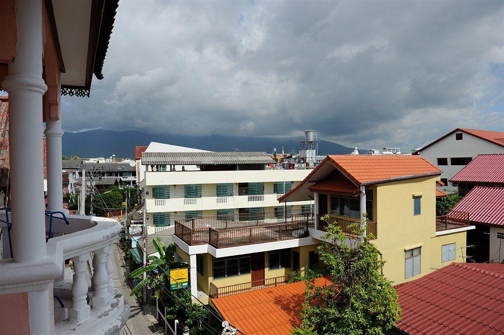 The Britannia Hotel Chiang Mai Exterior photo