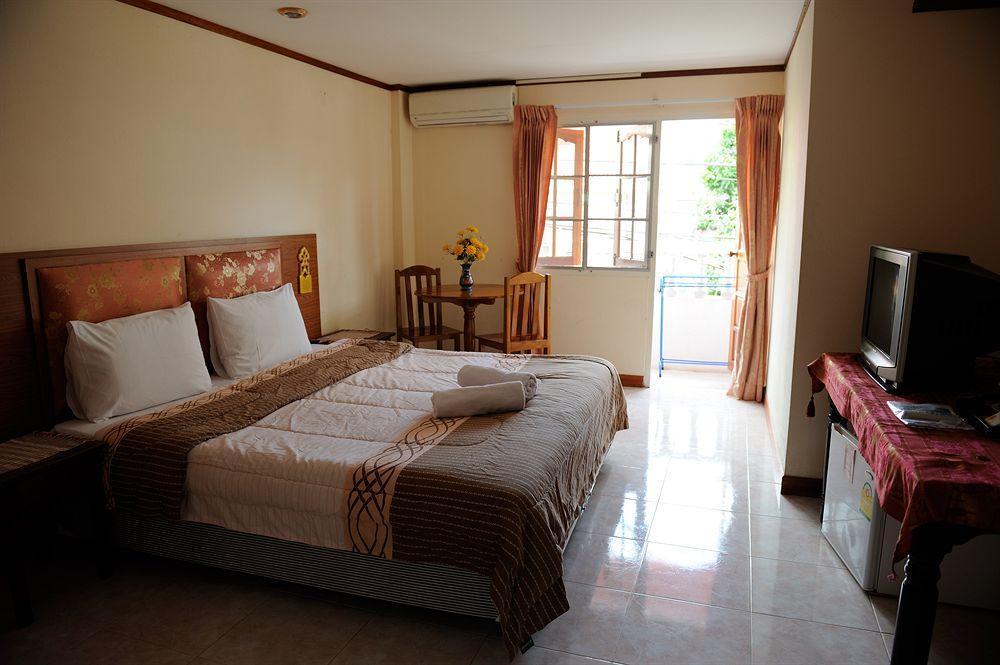 The Britannia Hotel Chiang Mai Exterior photo