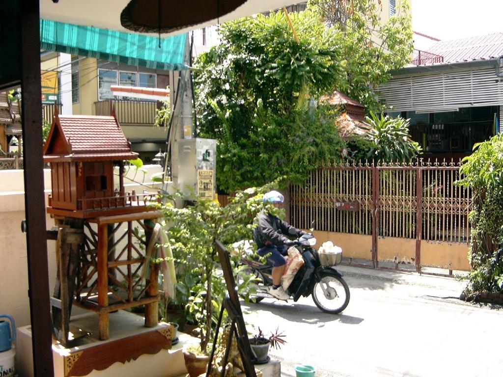 The Britannia Hotel Chiang Mai Exterior photo