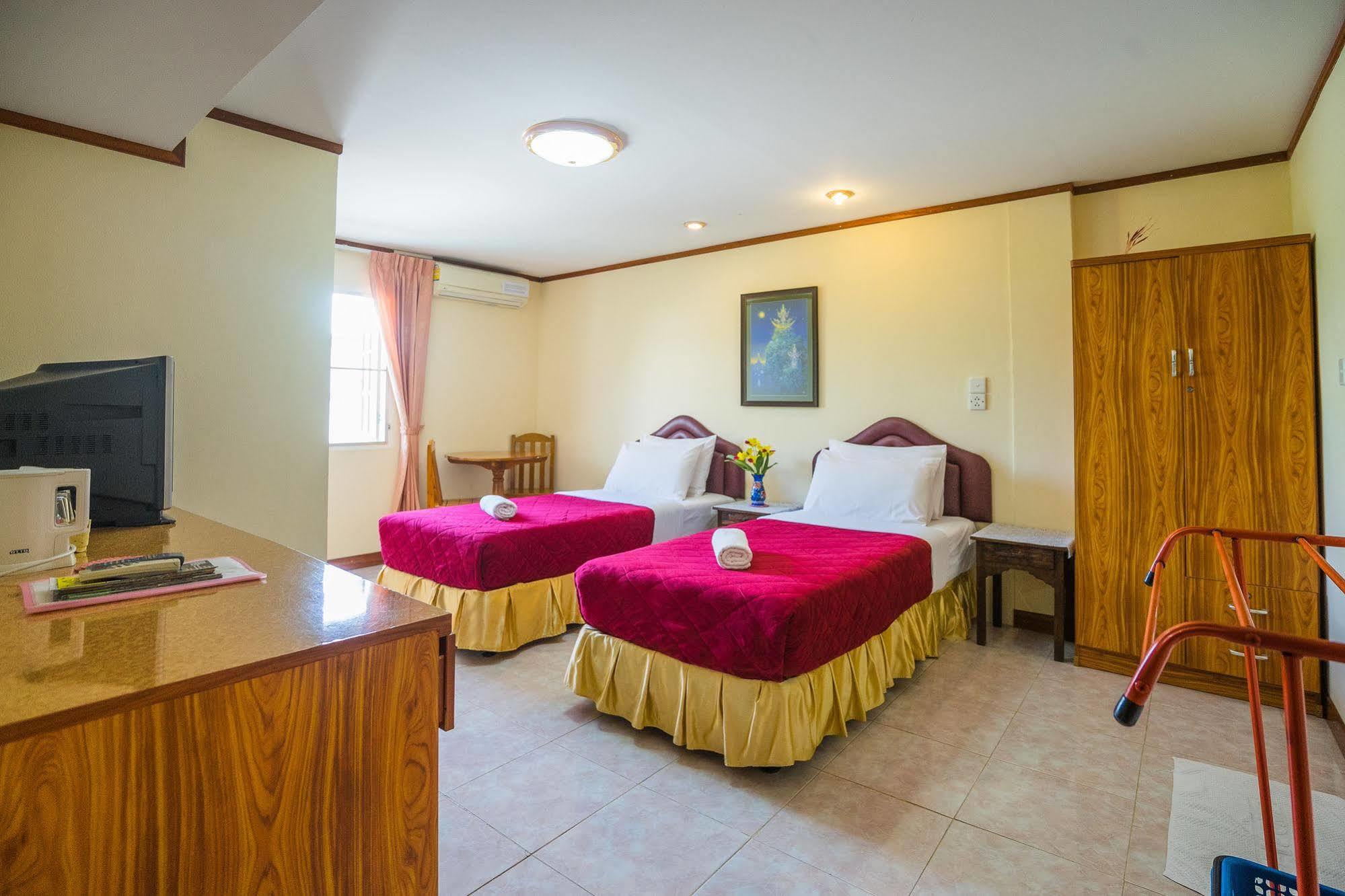 The Britannia Hotel Chiang Mai Exterior photo