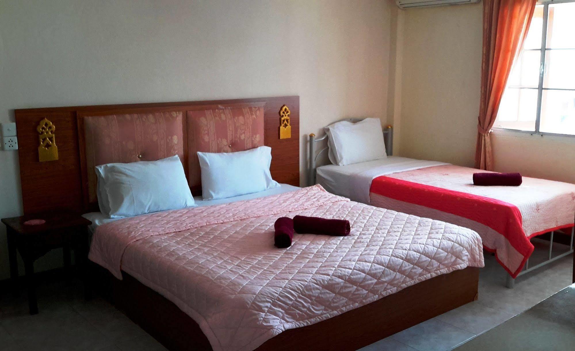 The Britannia Hotel Chiang Mai Exterior photo