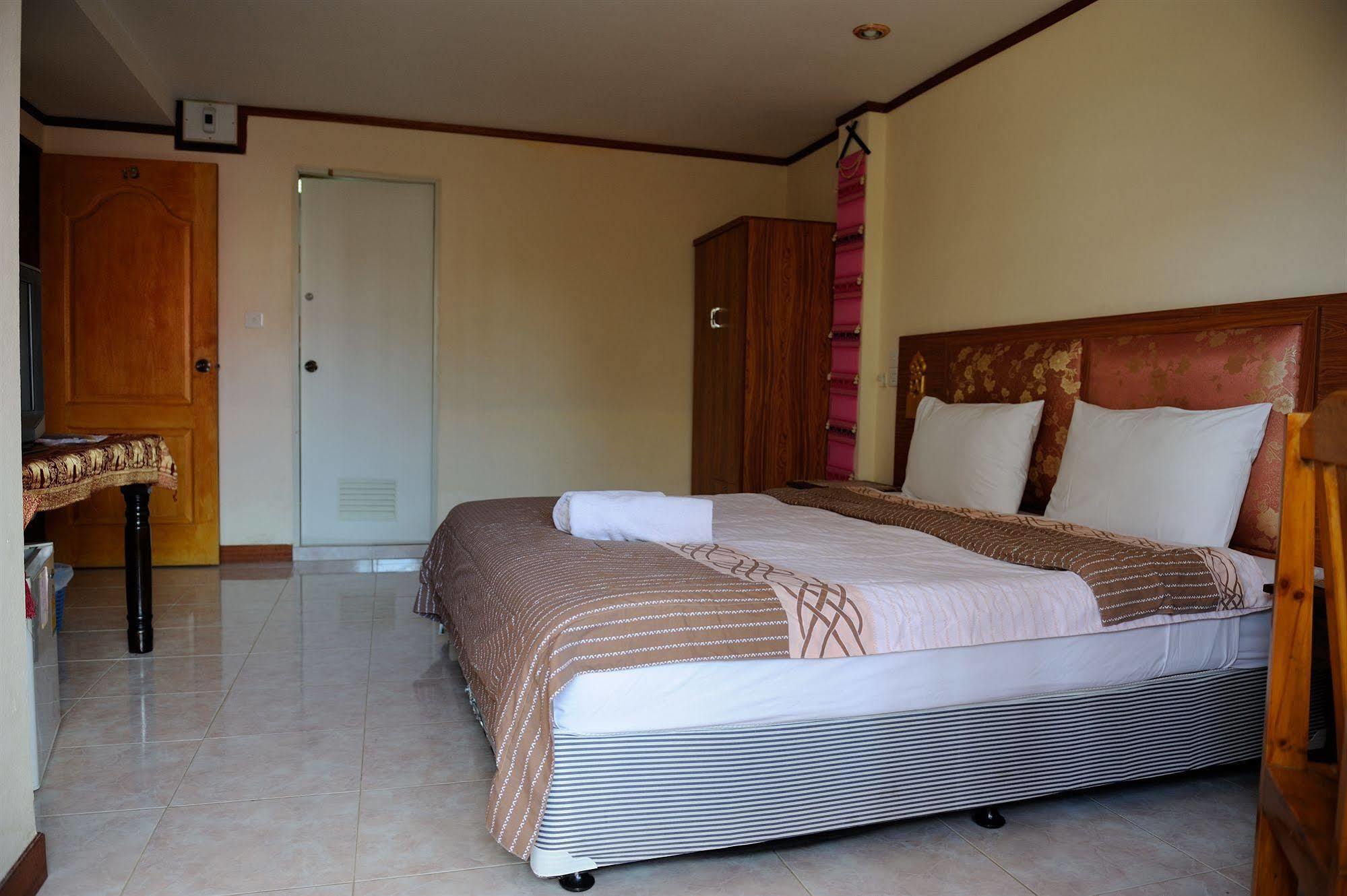 The Britannia Hotel Chiang Mai Exterior photo
